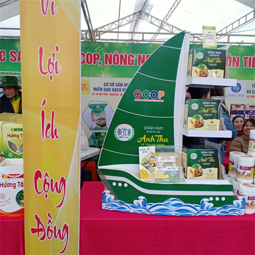Bánh ram Anh Thu vinh dự được tham gia lễ hội Cam và các sản phẩm nông nghiệp Tỉnh Hà Tĩnh