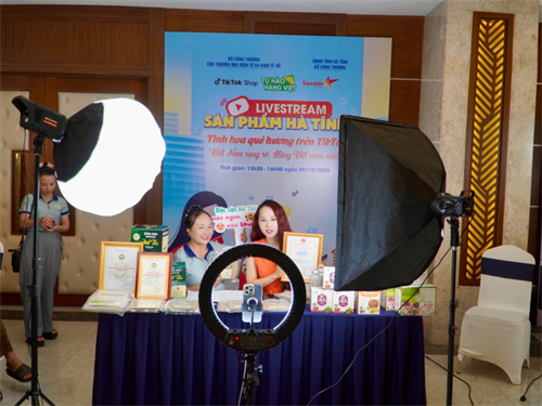 Lan tỏa vị ngon truyền thống: Bánh Ram Hà Tĩnh Anh Thu tham gia sự kiện chuyển đổi số